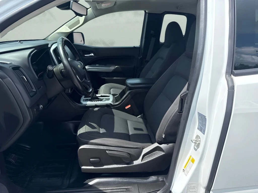 Used 2022 White Chevrolet LT image 9