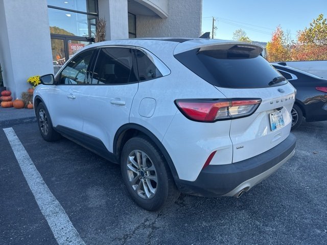 2022 Ford Escape SE photo 2