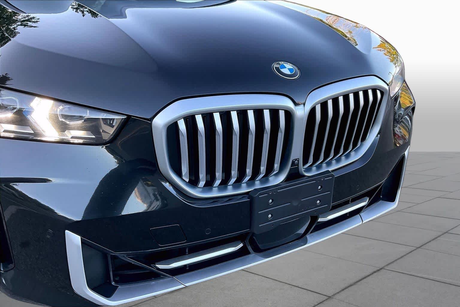 Certified Used 2024 Black Sapphire Metallic BMW xDrive40i image 31