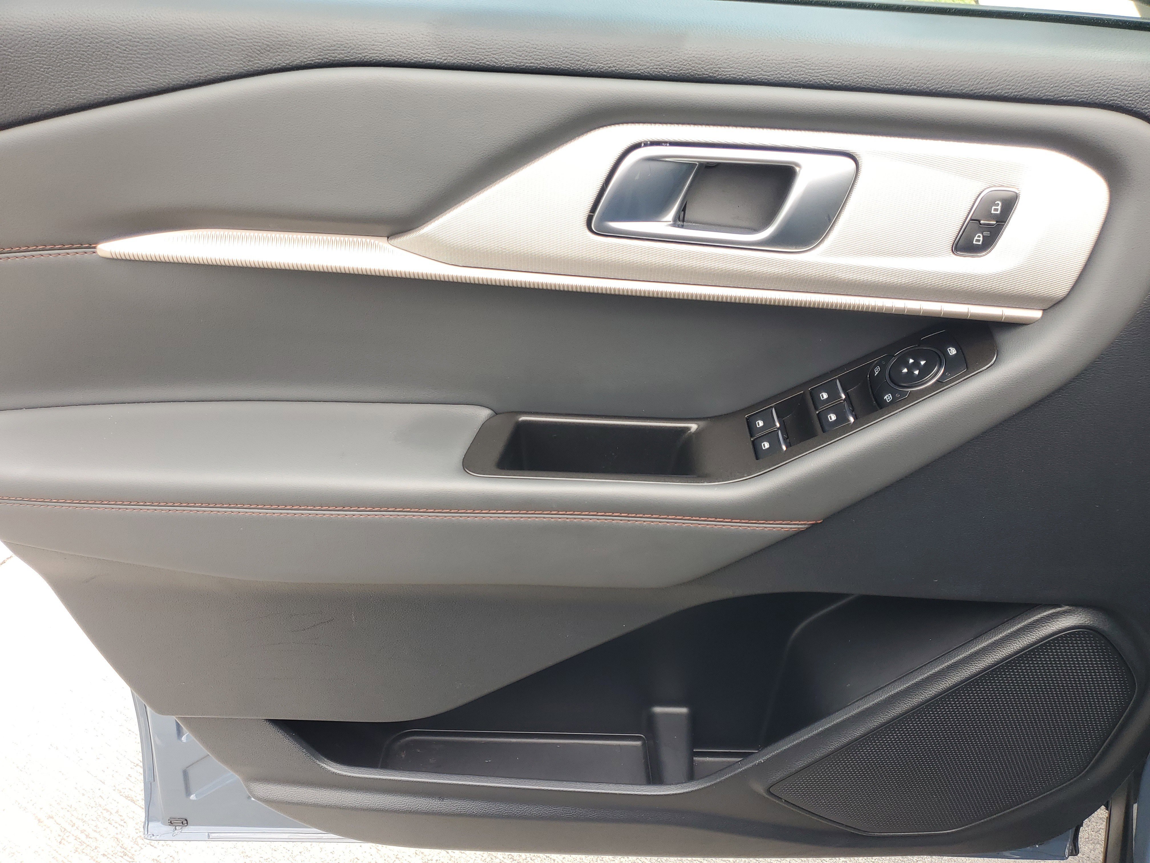 Used 2025 Vapor Blue Ford Active image 20