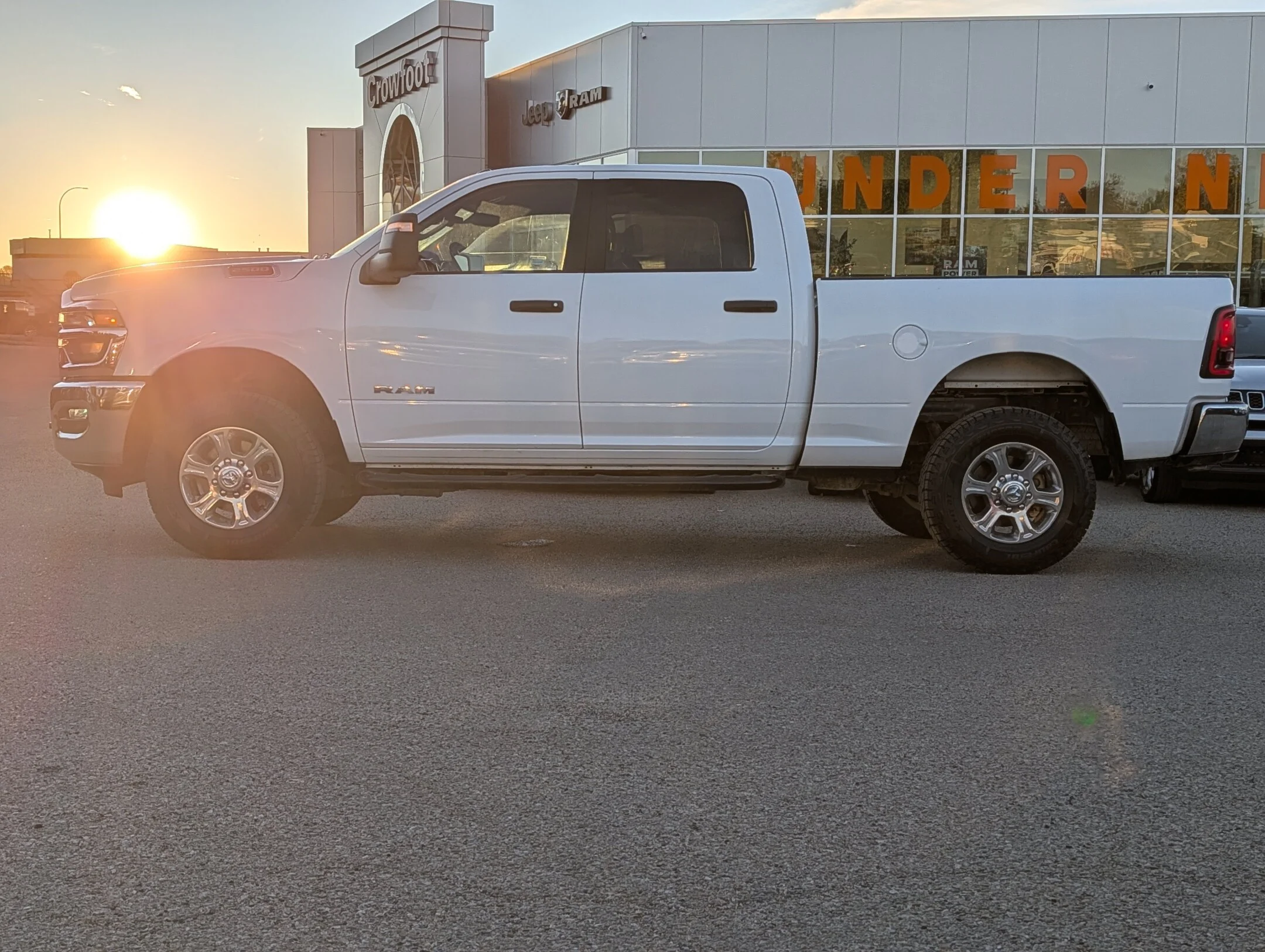 Used 2025 White RAM Big Horn - Level 1 Plus Grp - Alpine Audio - - Big Horn 4x4 Crew Cab 64 Box image 5