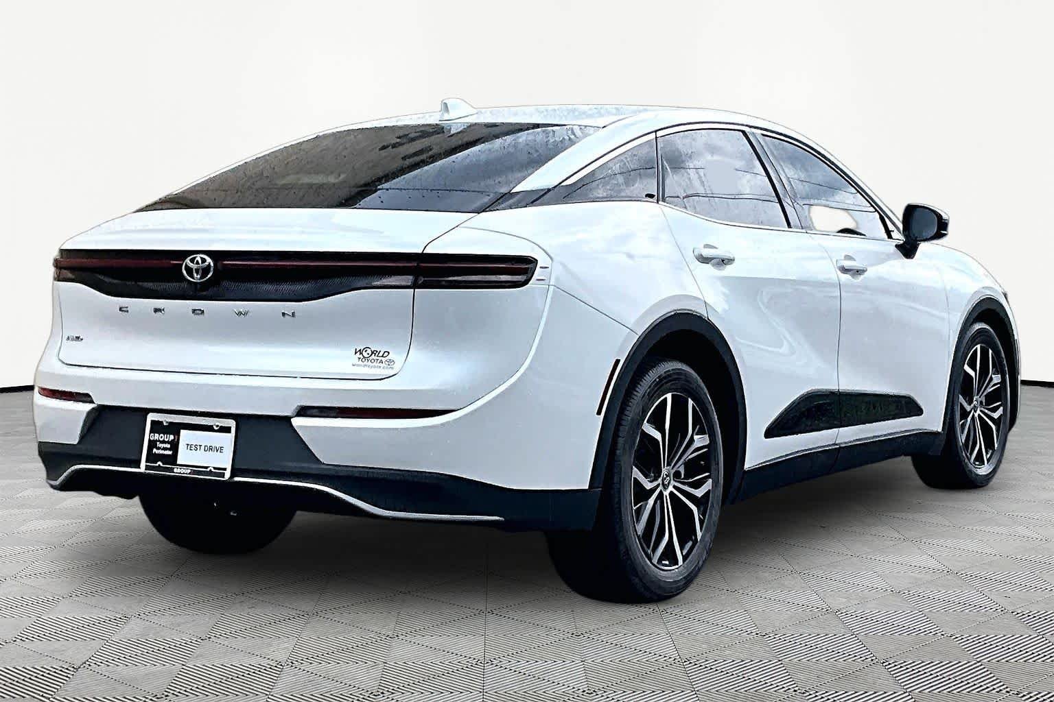 Used 2023 Oxygen White Toyota XLE image 13