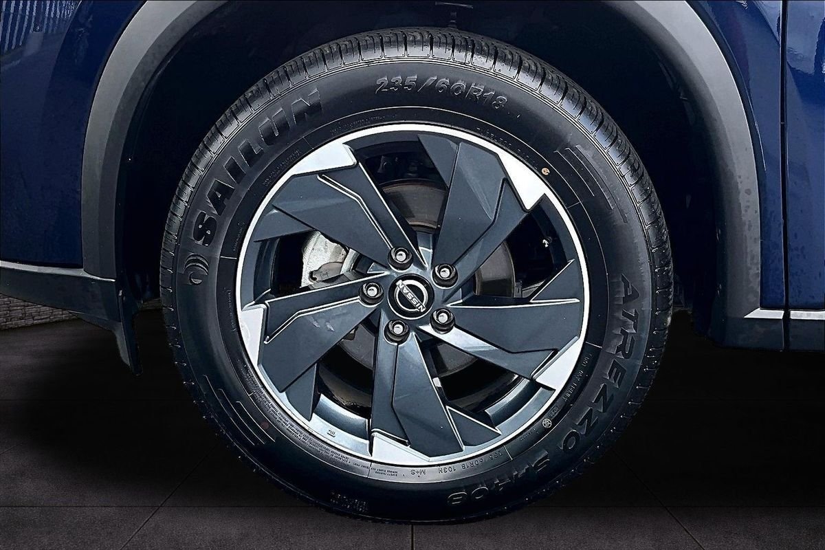 Used 2025 Blue Nissan SV Intelligent AWD image 8