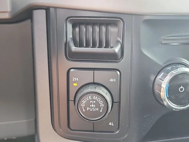 New 2026 Oxford White Ford XLT image 27