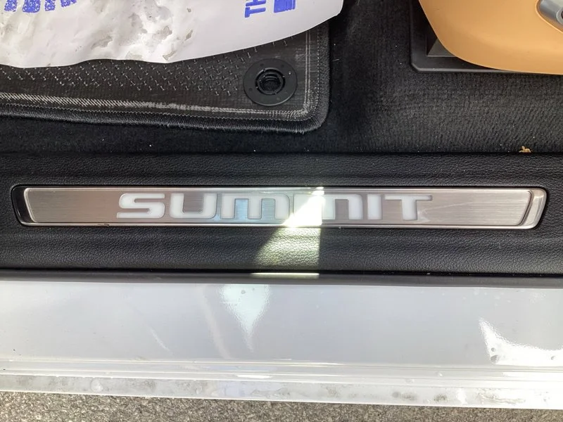 New 2027 Bright White Clearcoat Jeep Summit image 24