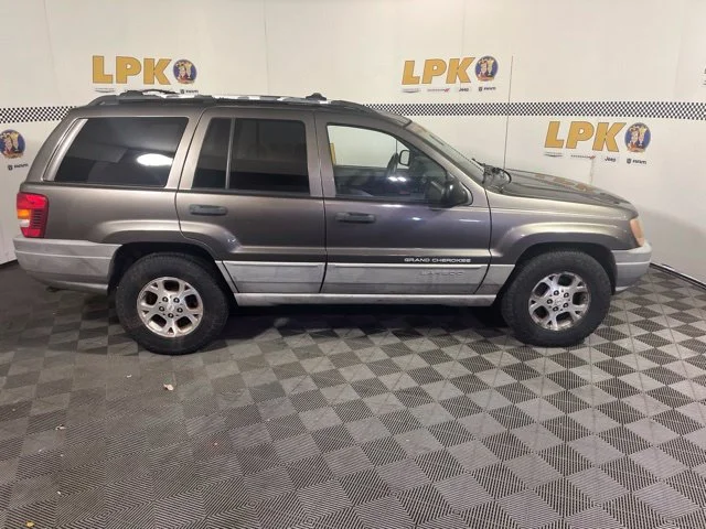 Used 1999 Taupe Frost Metallic Clear Coat Jeep Laredo image 2