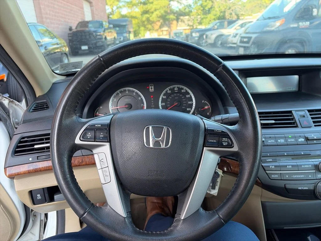 Used 2012 White Honda EX-L image 17