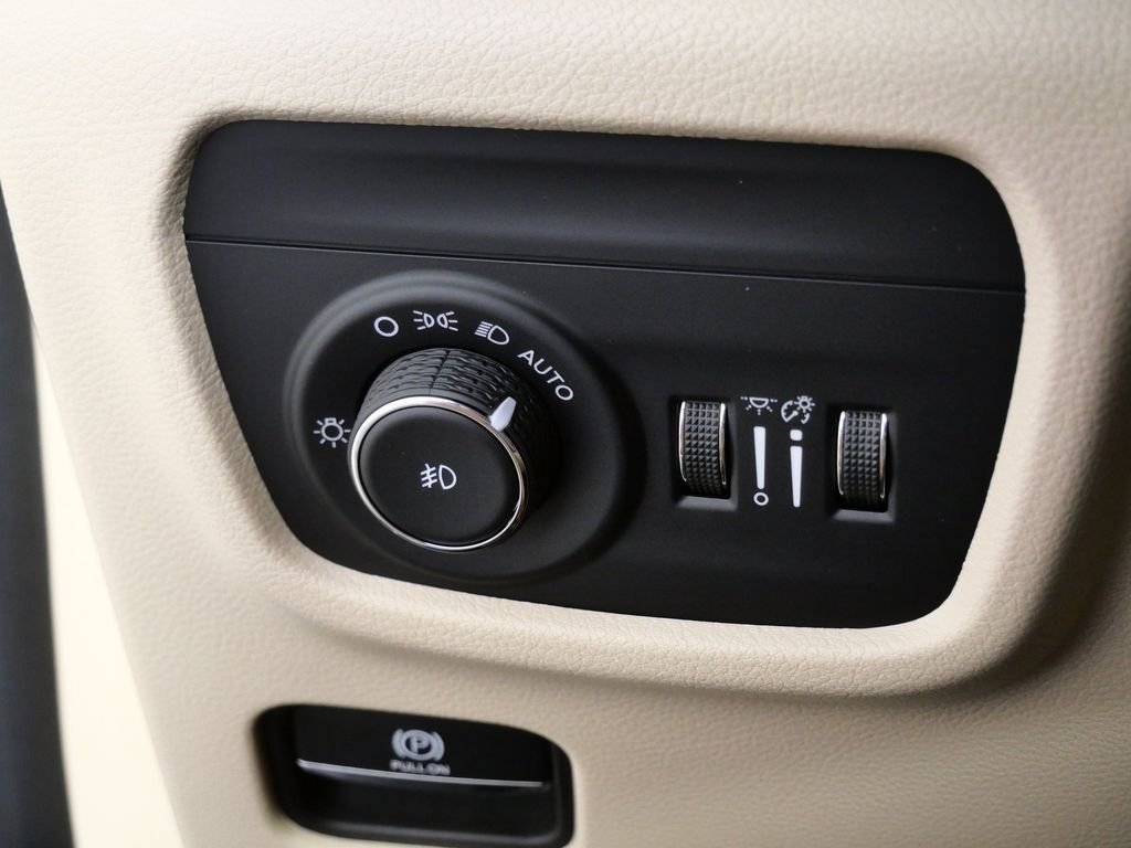 Used 2023 Black Jeep Limited image 22