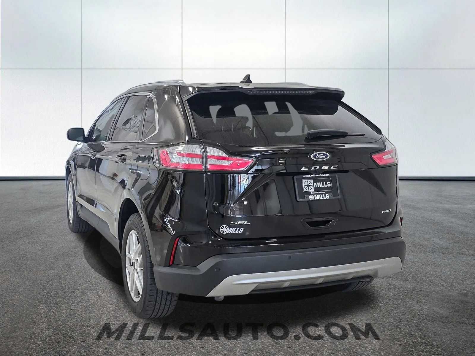Used 2024 Agate Black Metallic Ford SEL image 5