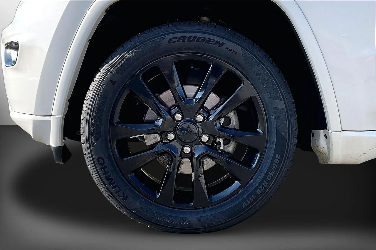 Used 2017 White Jeep Altitude image 32