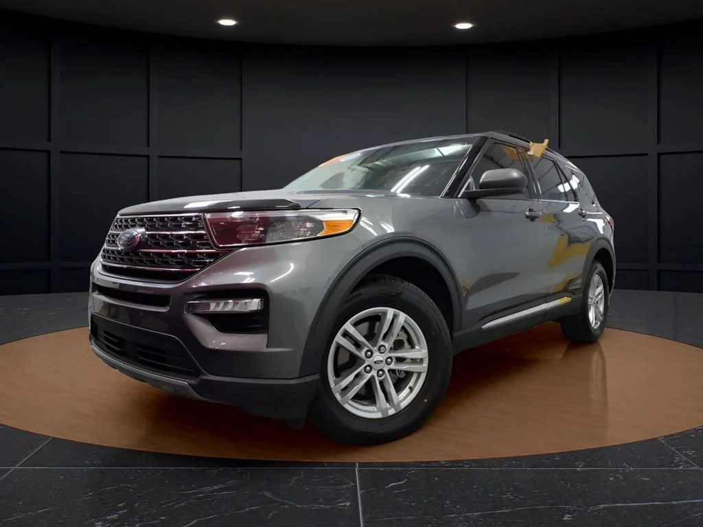 Used 2024 Gray Ford XLT image 2
