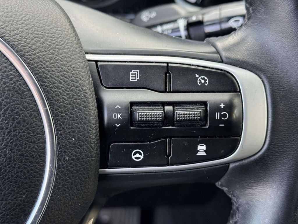 Used 2023 White Kia GT-Line image 20