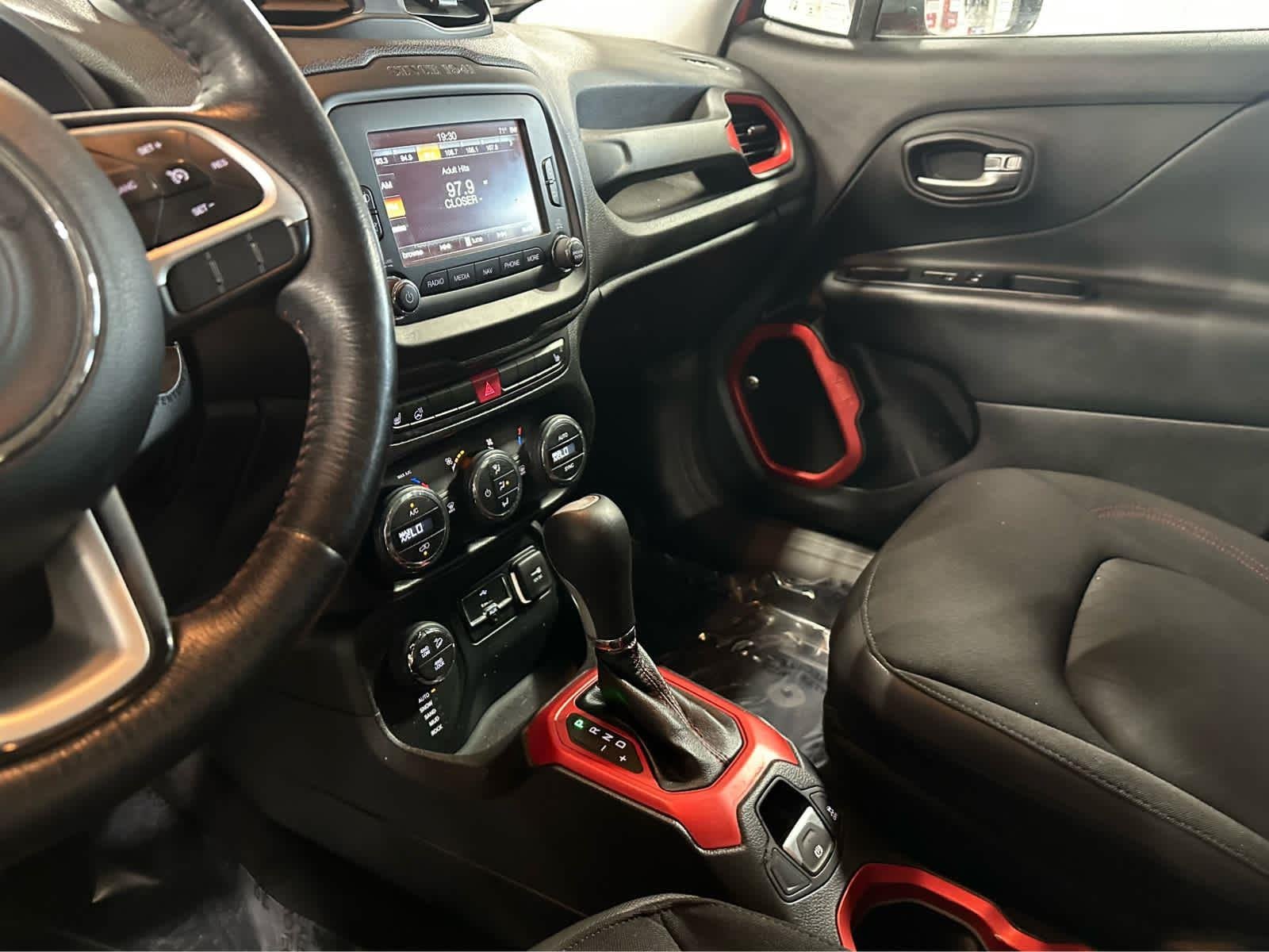 2016 Jeep Renegade Trailhawk - Photo 32