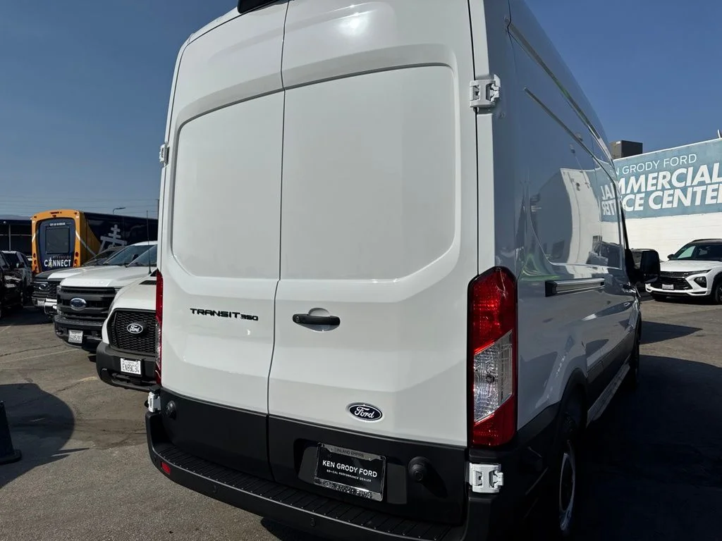 New 2026 Oxford White Ford Base image 6