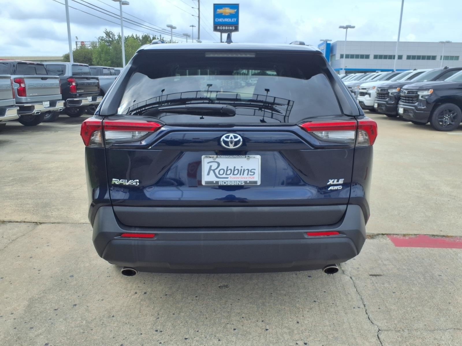 2025 Toyota RAV4 XLE - Photo 6