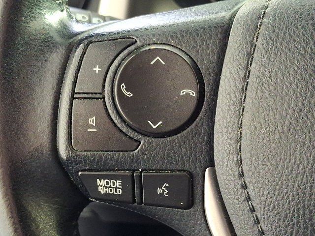 Used 2018 Silver Toyota XLE image 27