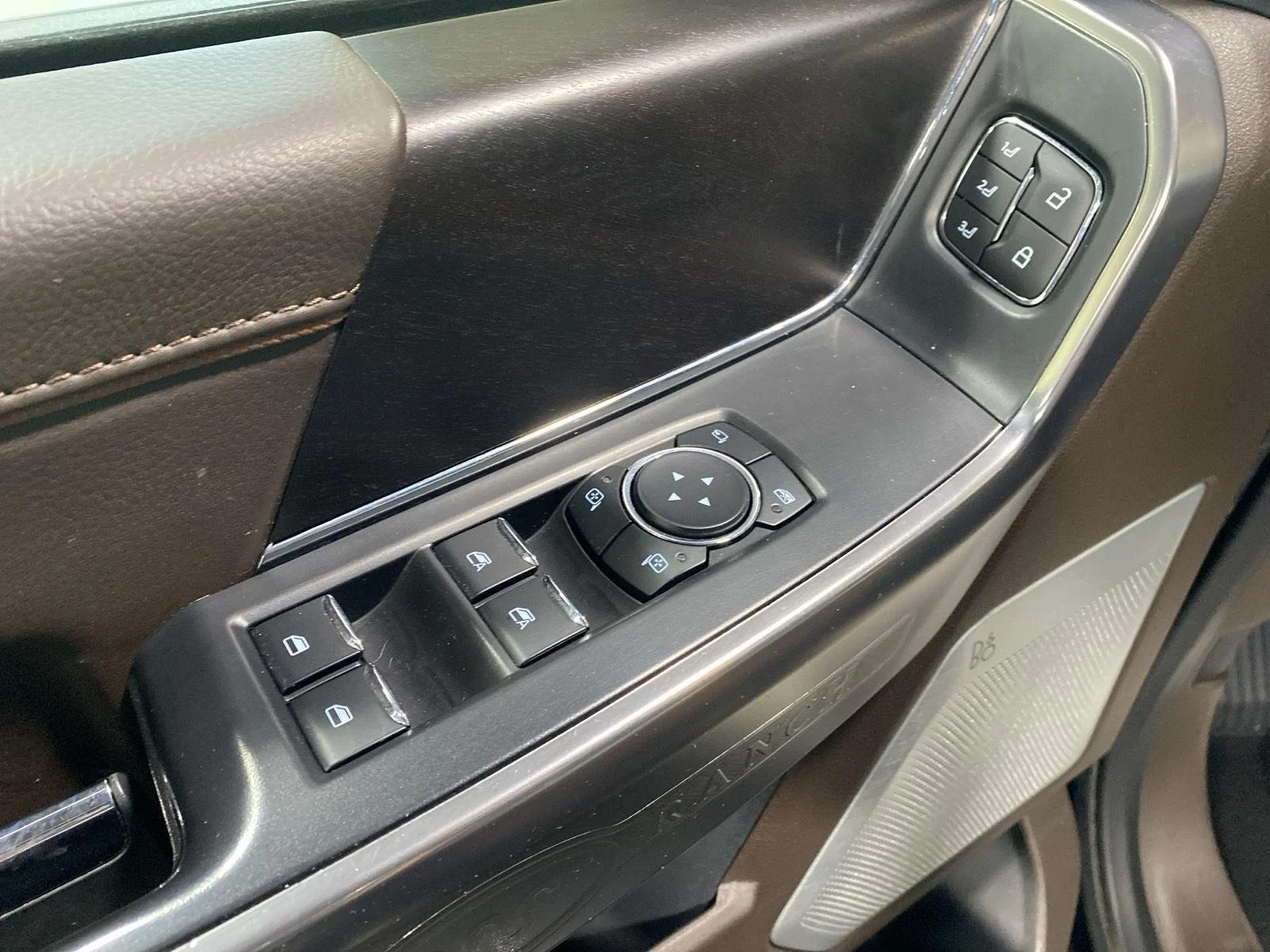 Used 2024 Black Metallic Ford King Ranch image 24
