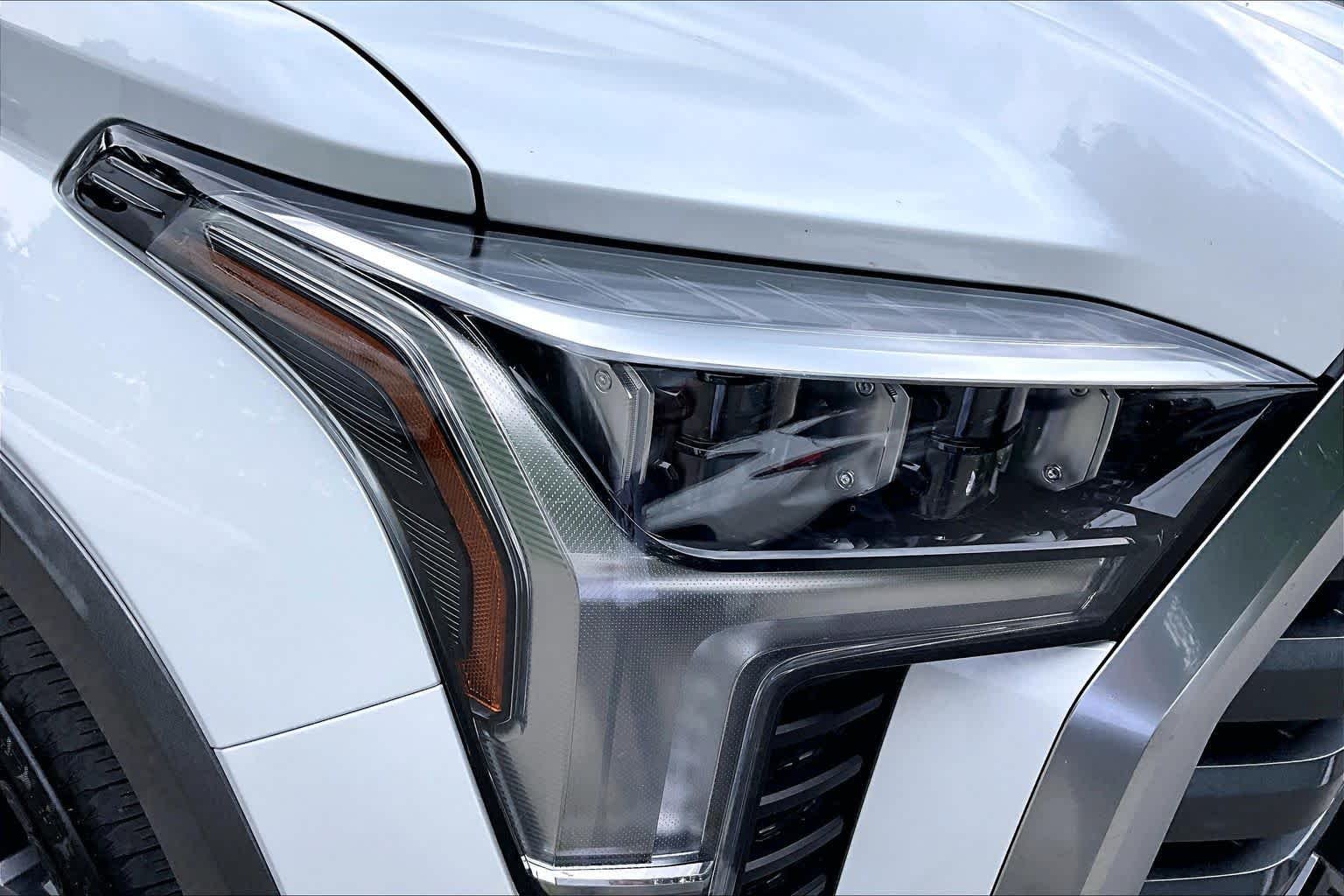 Used 2025 Wind Chill Pearl Toyota Limited image 26