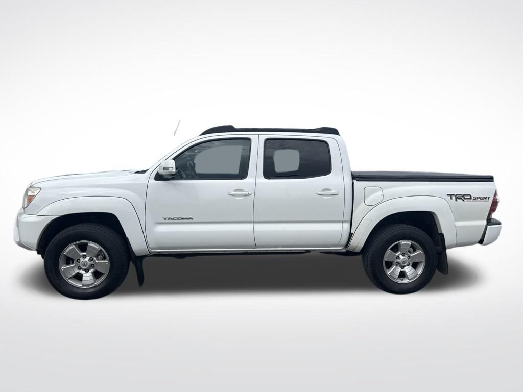 Used 2015 Super White Toyota Base image 2