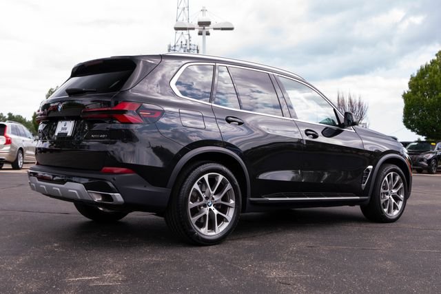 Certified Used 2025 Black Sapphire Metallic BMW xDrive40i image 10