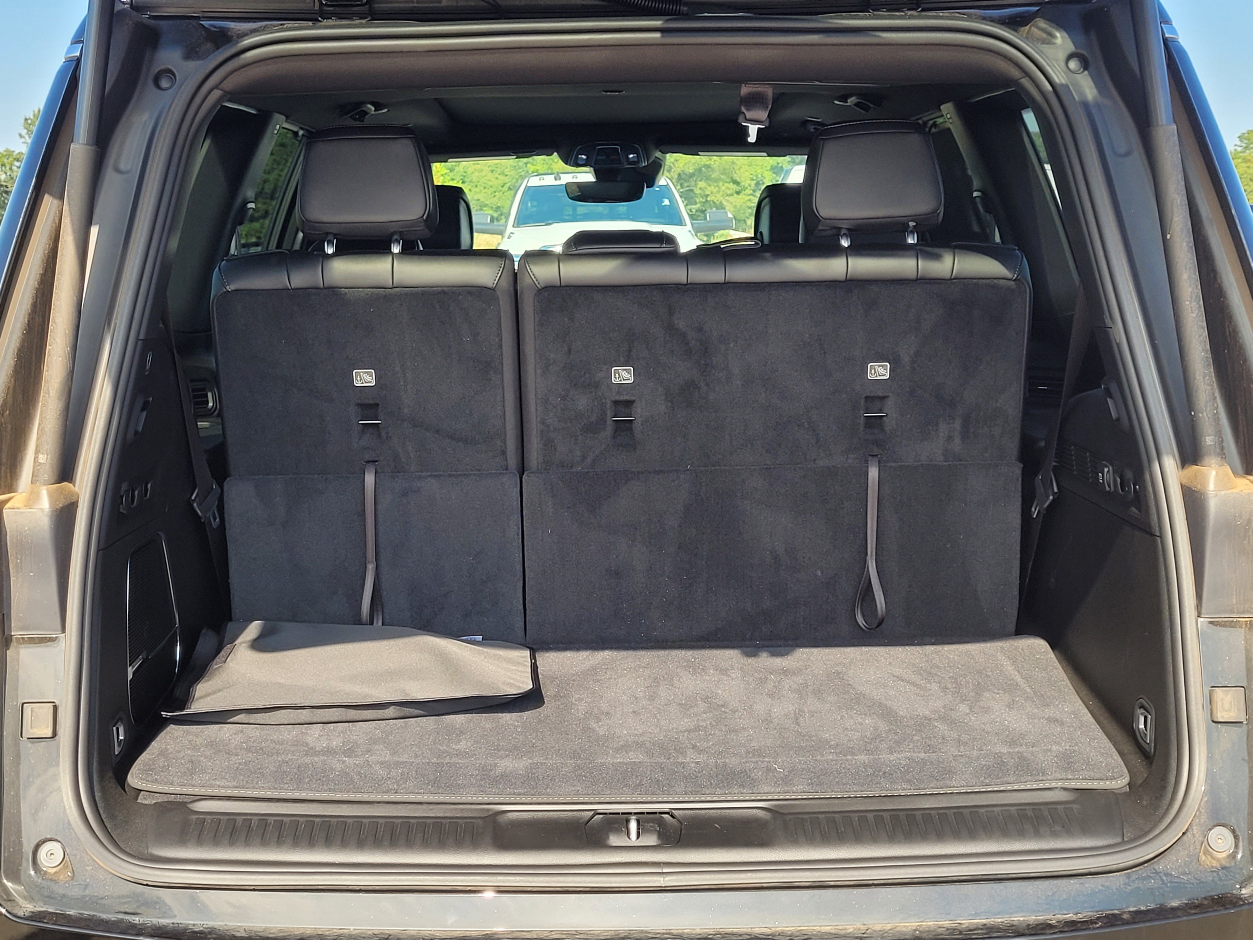 New 2025 Diamond Black Crystal Pearlcoat Jeep  image 6