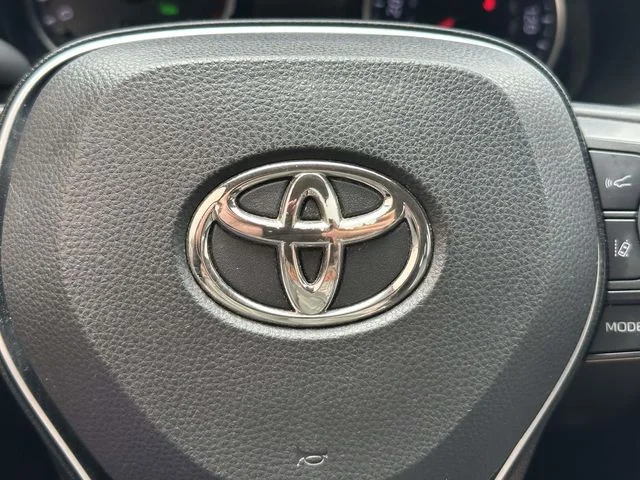 Used 2021 Red Toyota XLE Premium image 26