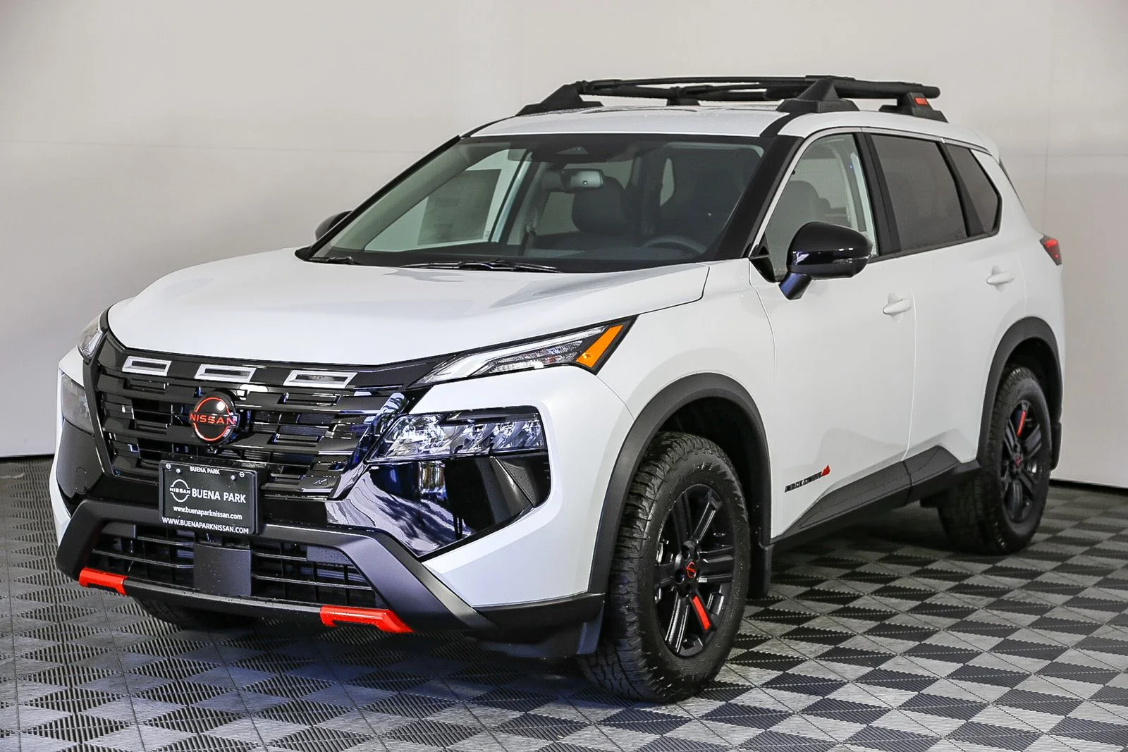 New 2025 Everest White TriCoat Nissan Rock Creek® image 5