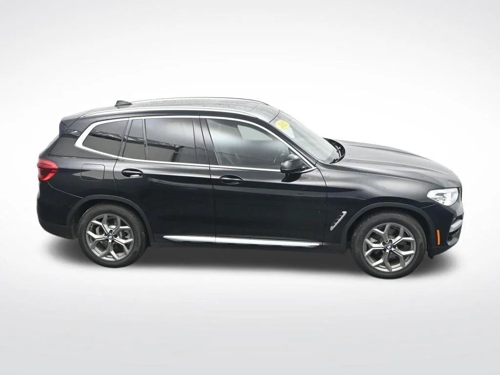 Used 2021 Black BMW xDrive30i image 25