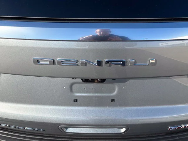 2027 GMC Yukon Denali - Photo 23