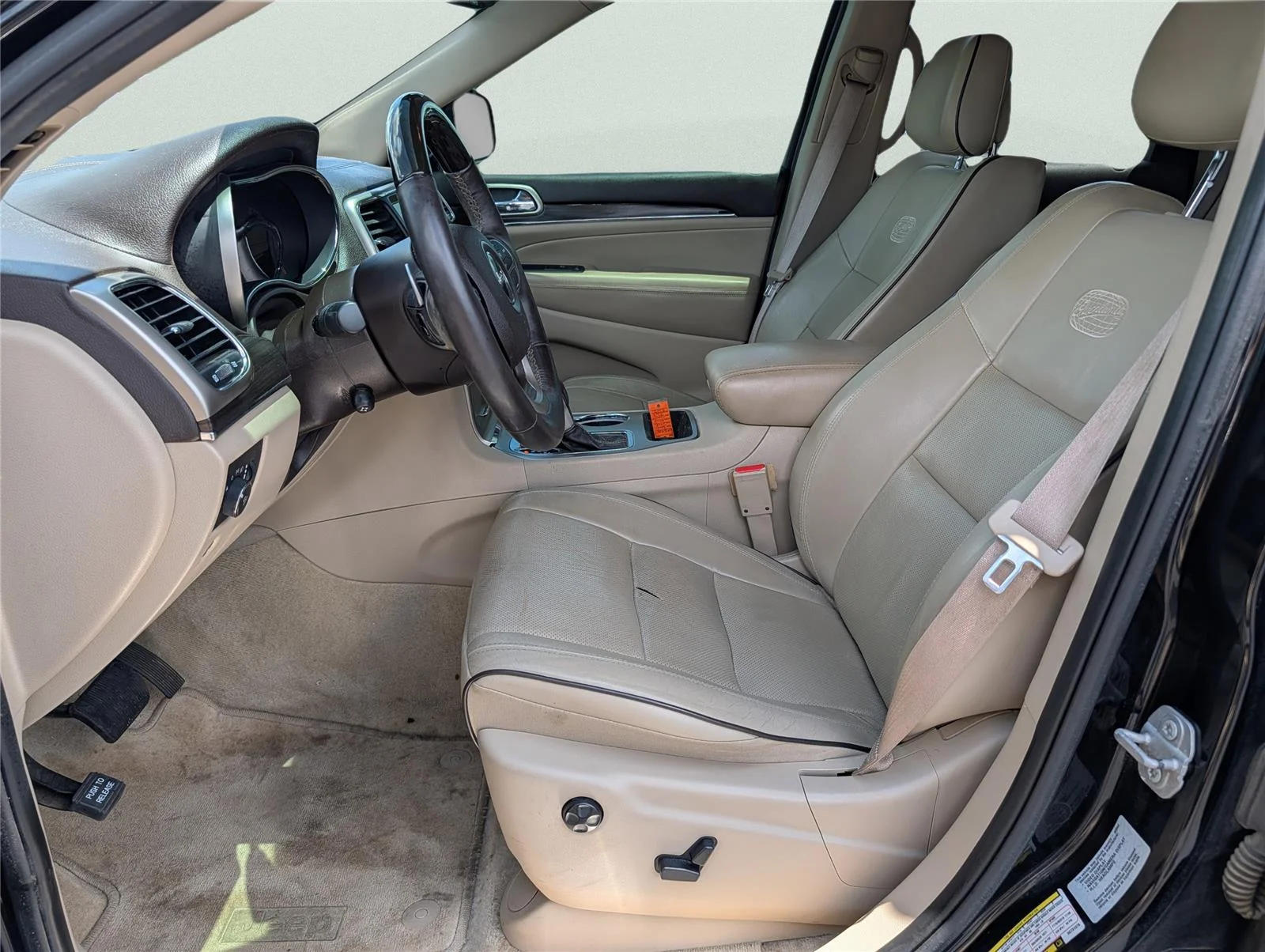 Used 2017 Diamond Black Crystal Pearlcoat Jeep Overland image 9