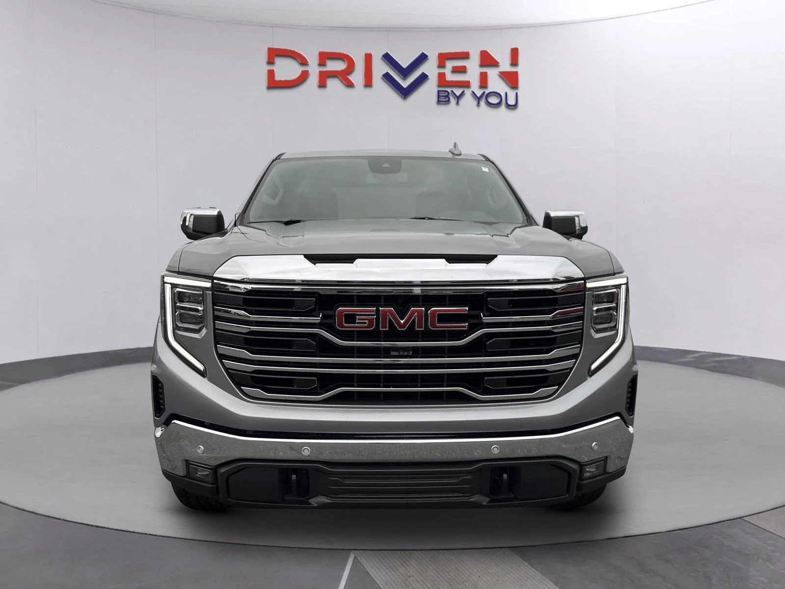 Used 2025 Sterling Metallic GMC SLT image 9