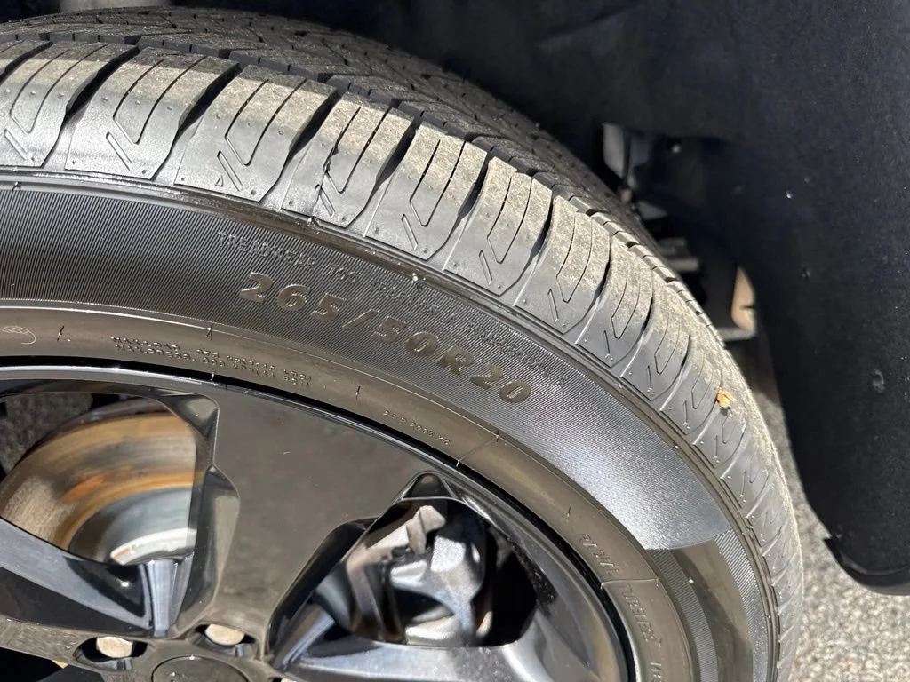 Used 2022  Jeep Limited image 37