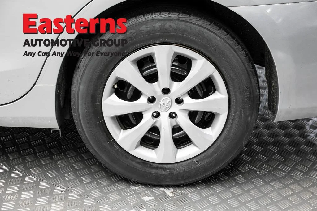 Used 2015 Silver Toyota LE image 8