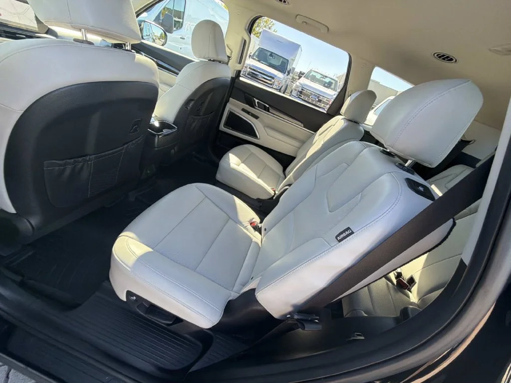 Used 2023 Black Kia S image 28