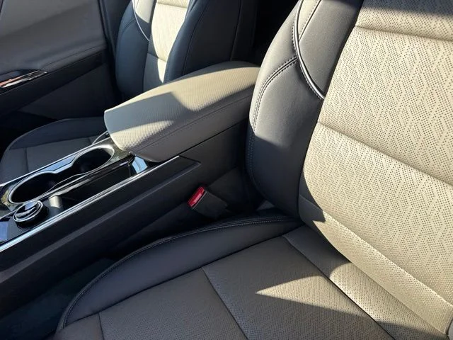 New 2027 White Chevrolet LT image 15