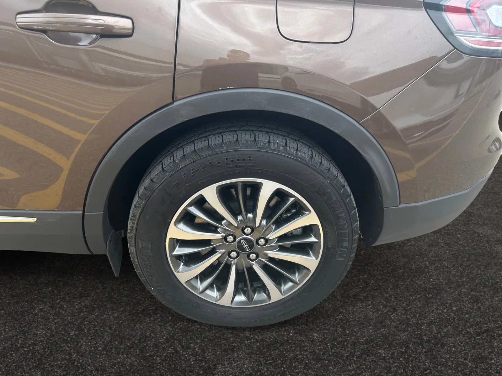 Used 2022 Bronze Lincoln RESERVE AWD image 9