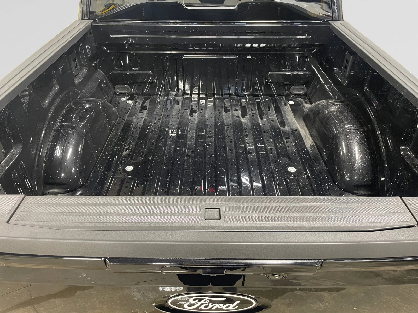 New 2026 Agate Black Metallic Ford XLT image 10