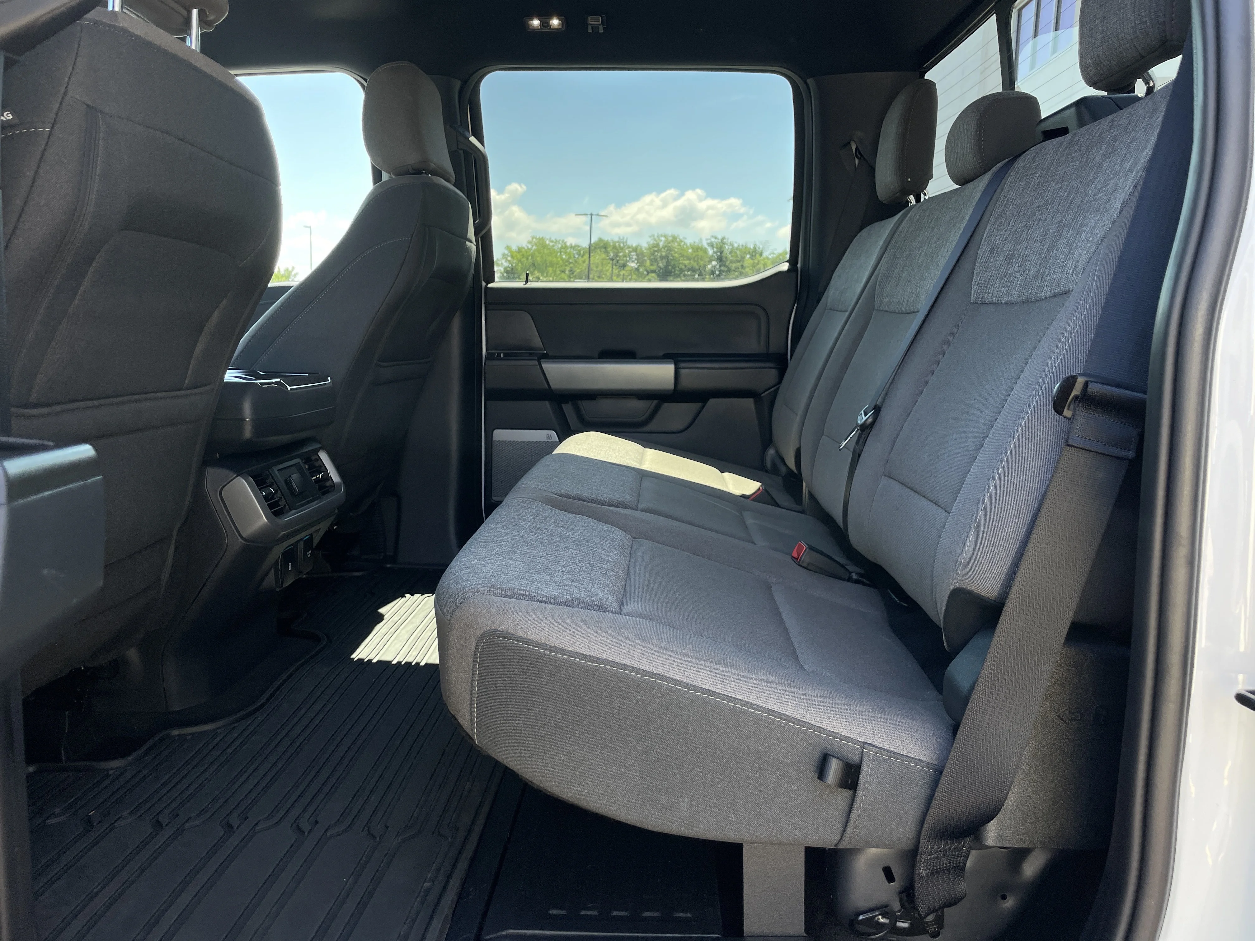 Used 2024 Oxford White Ford XLT image 11
