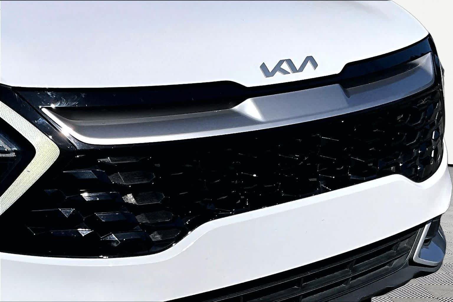 Used 2023 Glacial White Pearl Kia EX image 29