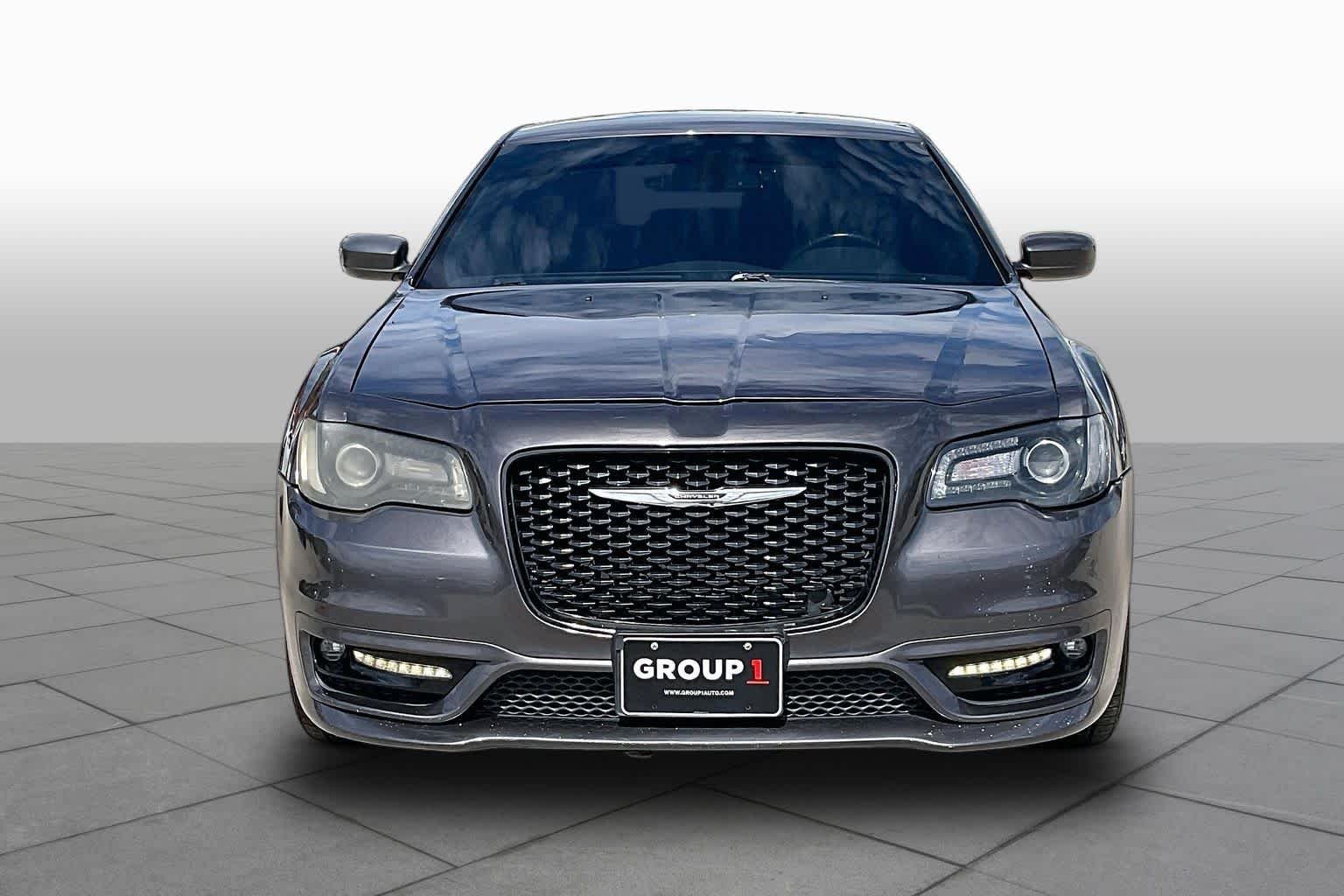 Used 2017 Granite Crystal Metallic Clearcoat Chrysler 300S image 4