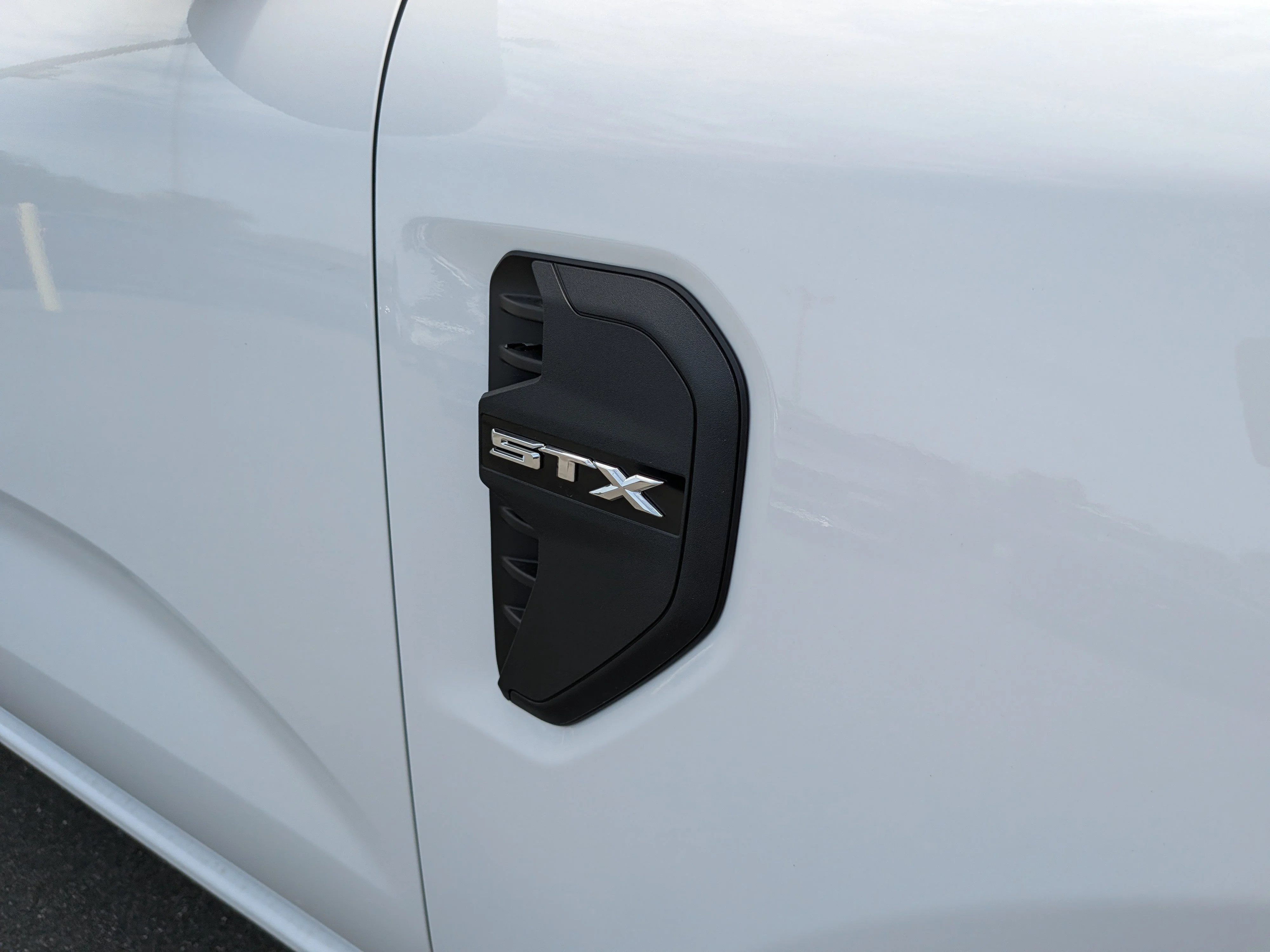 New 2026 Oxford White Ford XL image 10
