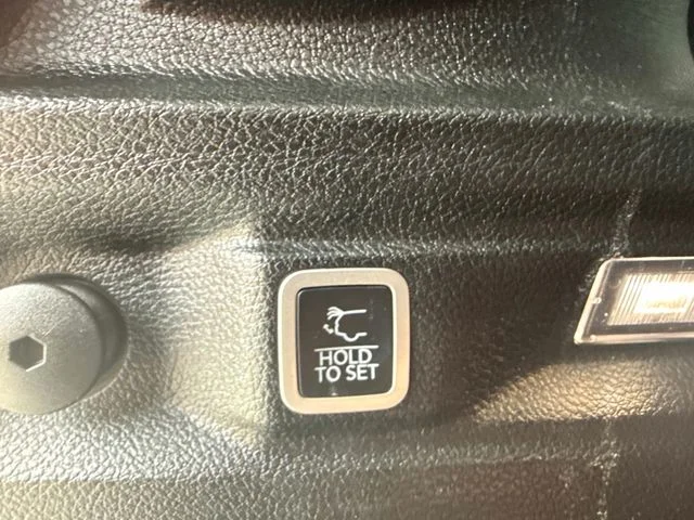 Used 2022 White Jeep Limited image 18