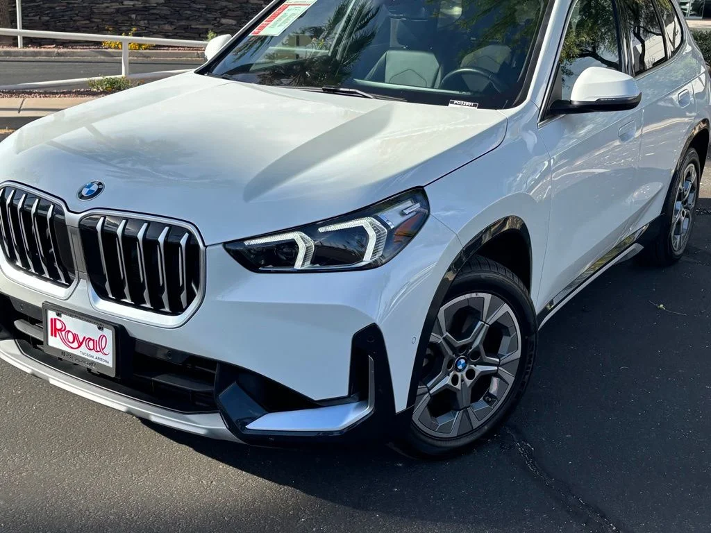 Used 2025 White BMW xDrive28i image 2