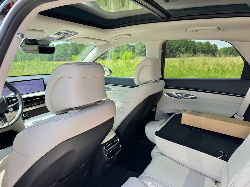 New 2027 Black Genesis 2.5T Select image 19