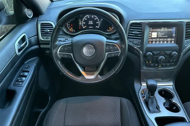 Used 2021 Silver Jeep Laredo E image 18