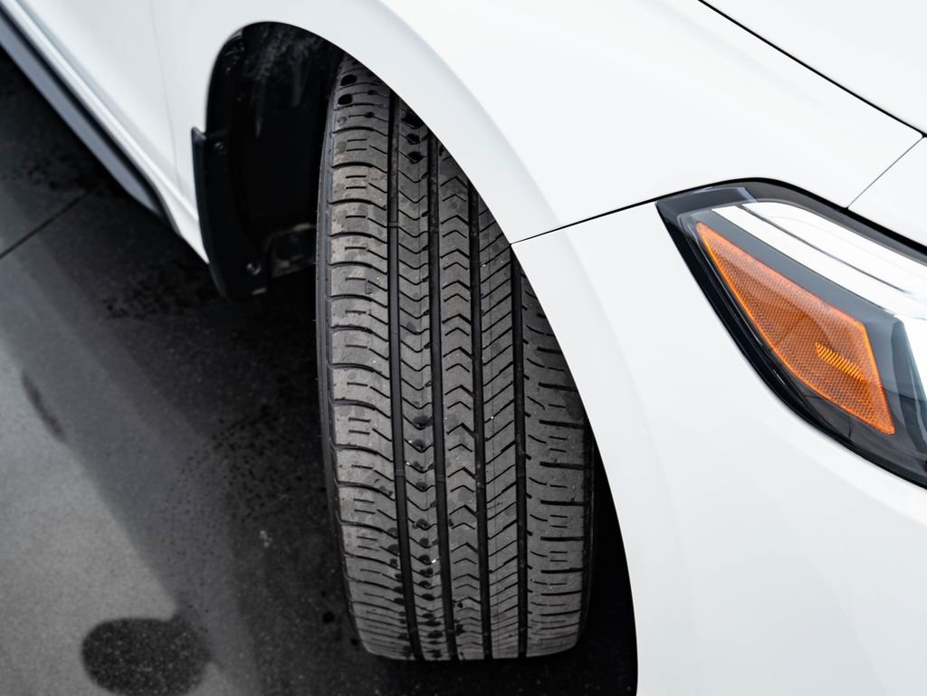 Used 2023 Platinum White Pearl Honda Si image 47