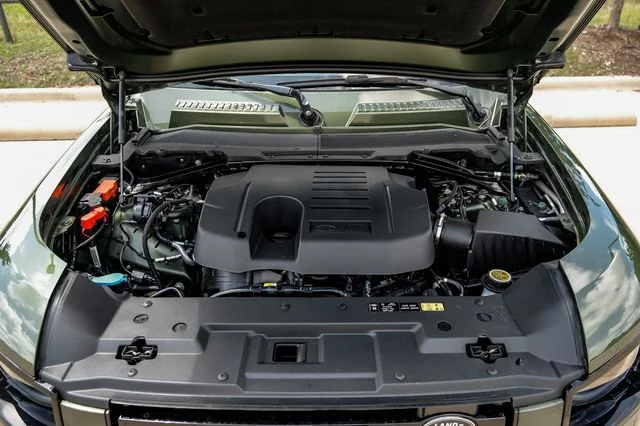 New 2026 Woolstone Green Land Rover X-Dynamic SE image 63