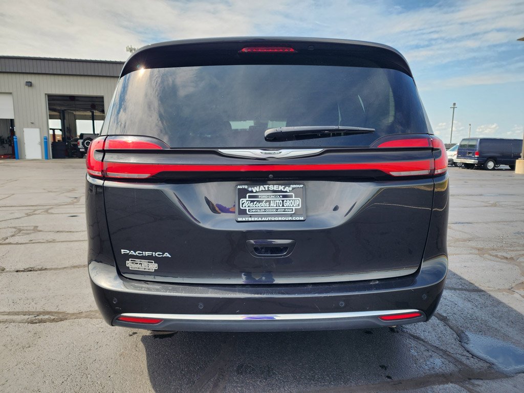 Used 2023 Brilliant Black Crystal Pearlcoat Chrysler Touring L image 6