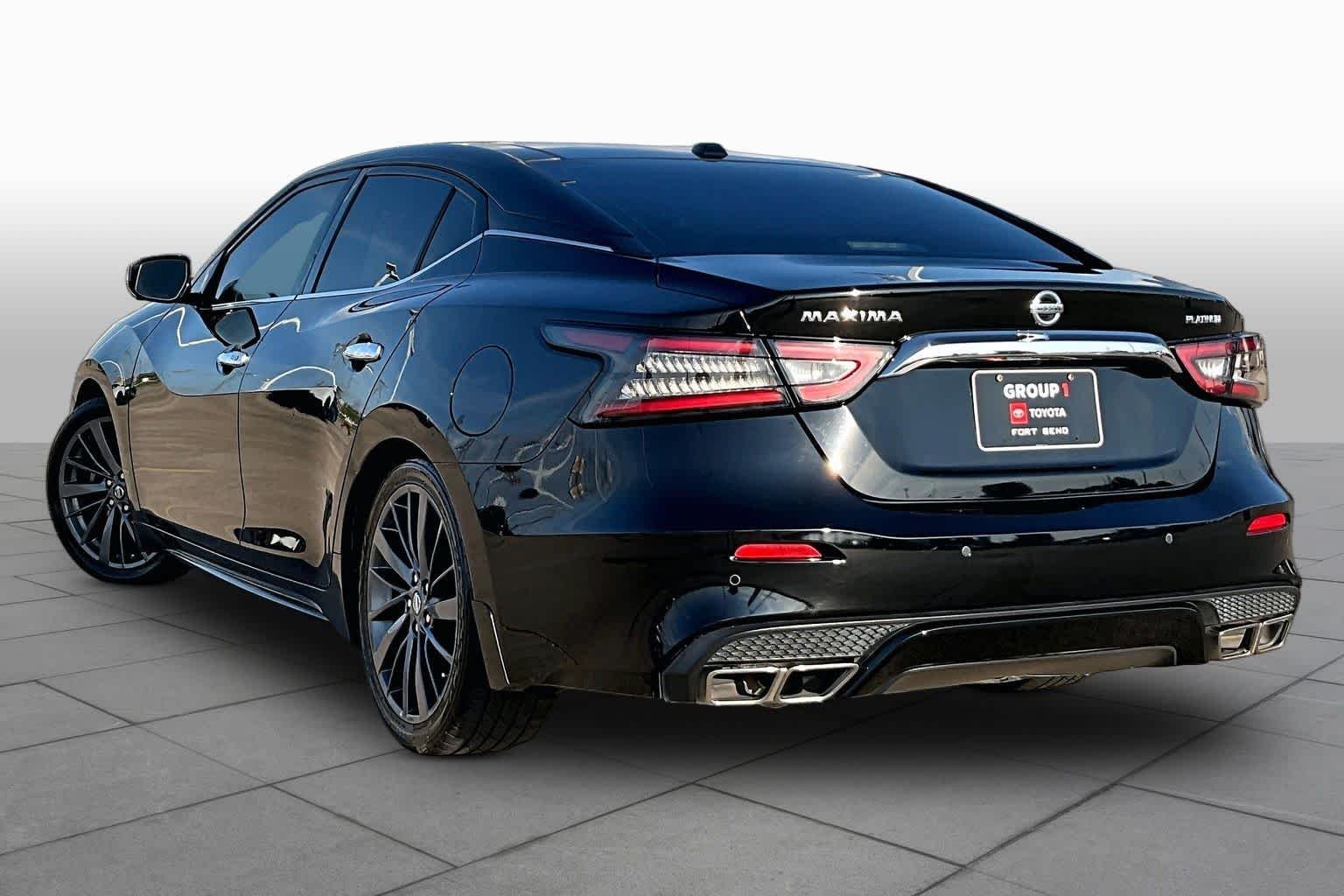 Used 2020 Super Black Nissan Platinum image 11