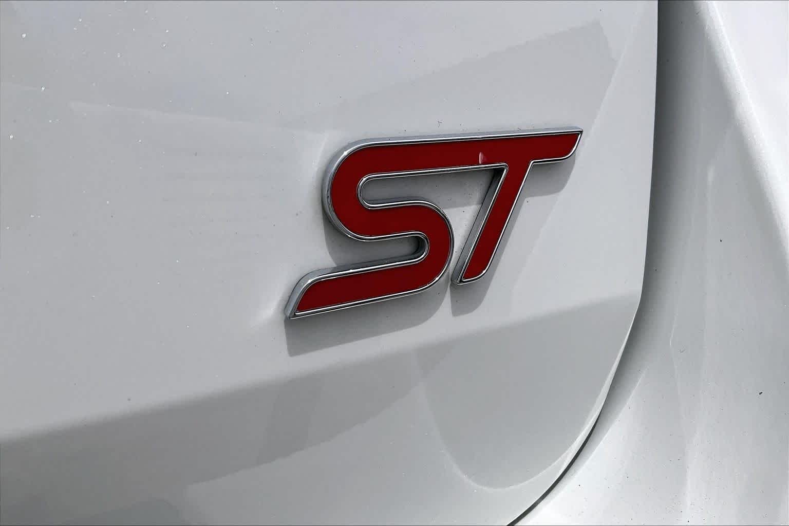 Used 2025 Star White Metallic Tri-Coat Ford ST image 30